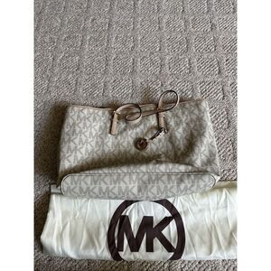 Womens Michael Kors Signature Jet Set Large Cream Purse Tote Bag travel‎ laptop